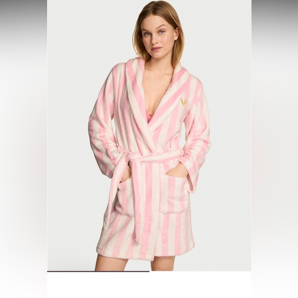 Pink Striped Women's Bathrobe VS size medium / large 🤍🫶🏻💕
